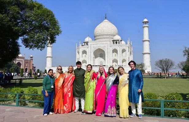 Taj Mahal Tour With Professional Photographer With Rental Saree