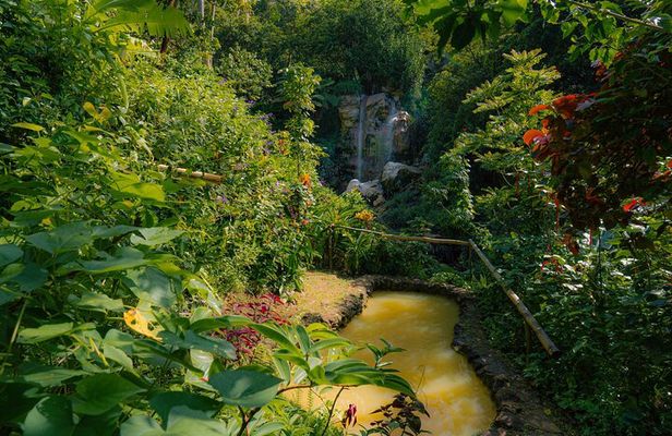 Sapphire Falls and Hike