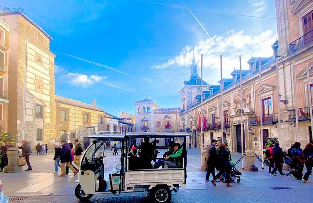 Tuk Tuk Private Guided Tour of Madrid from the Centre