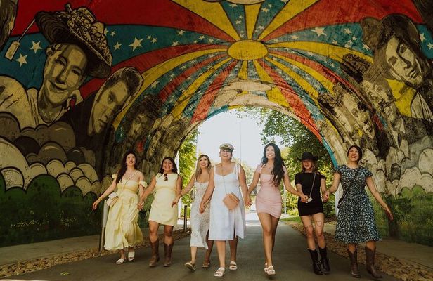 Murals & Mimosas Sightseeing Tour in Nashville