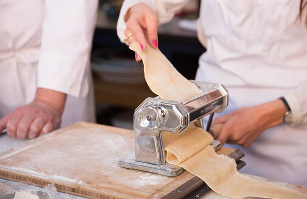 Cooking Luxury Italian Pasta in Atlanta (Includes 4-Course Meal)
