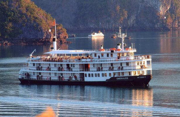 Emeraude Cruise 2 days 1 night Ha Long Bay Tour