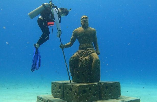 Diving for Beginners among Corals and Statues in San Andres