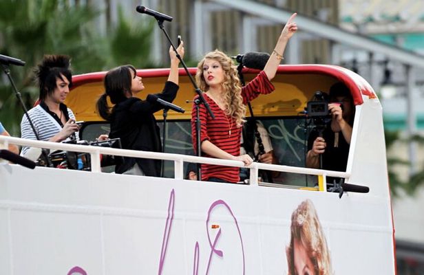 Los Angeles: Hop-On Hop-Off Audio Guide & Celebrity Homes Package