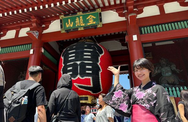 Tokyo: Sensoji Temple & Street Food: Private Tour with guide