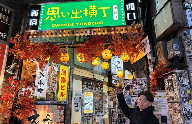 Tokyo: Best Local Bar Hopping Tour in Shinjuku!