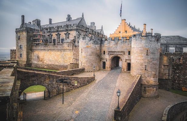 Stirling Castle Whisky and The Kelpies Tour