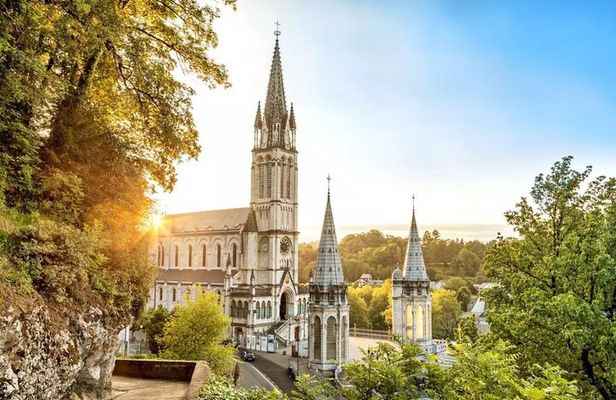 Guided Small Group Day Tour from Toulouse to Lourdes