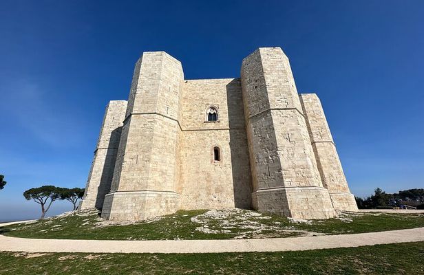 Castel del Monte and Trani small-group guided tours from Bari
