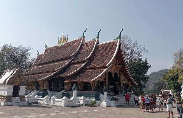 1 Day Pak Ou Caves, Kuang Si Waterfalls and Local Villages