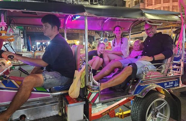 Exclusive Bangkok Night Tuk Tuk Tour with Local Dinner Experience