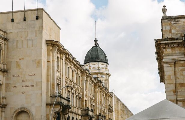 Bogota Luxury City Tour: Premium Vehicle, Tour Guide & Tickets