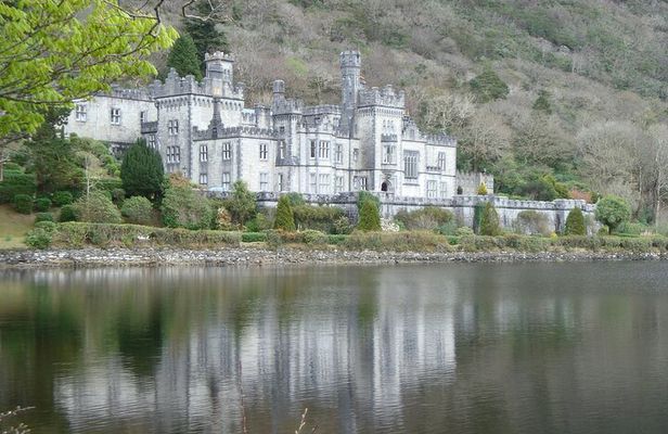 Kylemore Abbey Connemara Walking Tour Experience