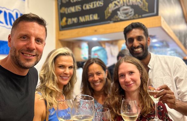 Explore San Sebastián’s History & Taste Its Flavors at Lunch