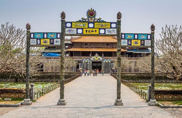 Hue Tour Customize By Hai Van Pass-Citadel-Mausoleums-Dragon Boat