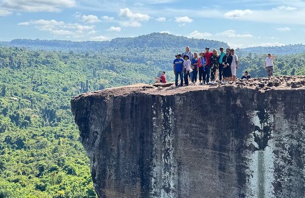 Siem Reap to Phnom Kulen: Waterfalls & 1000 Lingas Tour