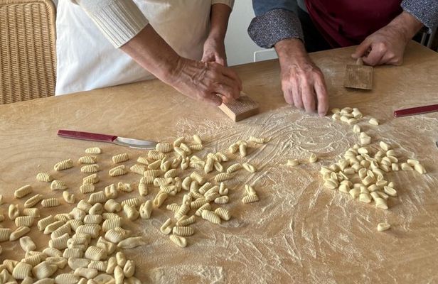 Lake Como Market Tour & Cooking Class with Annamaria