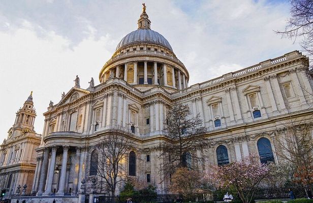 London Blitz Walking Tour: Explore City of London Wartime History