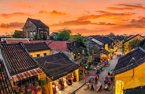 Private HoiAn Ancient Town Night Market Street food tour by Night