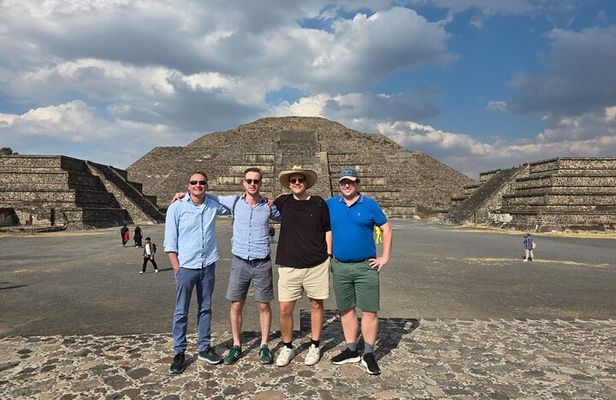Teotihuacan and Basilica Guadalupe Private Car Tour