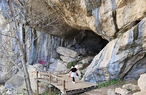 Private Hiking Tour to Pellumbas Cave & Erzen River