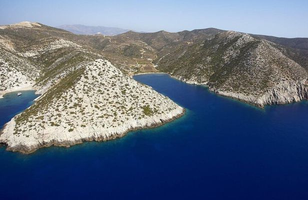 Full-day cruise in Antiparos and Despotiko with traditional food