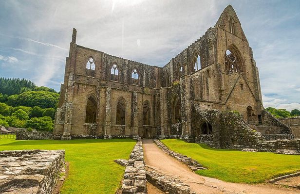Cardiff: Wye Valley Adventure, Romans and Ruins Day Tour