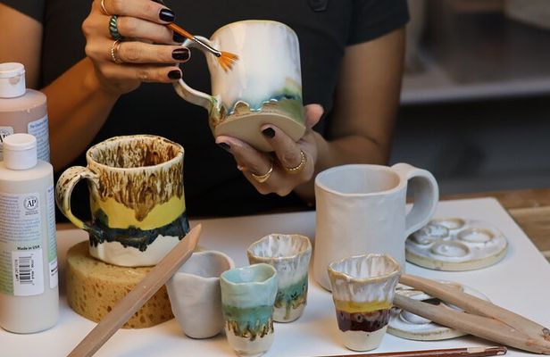 Pottery Workshop and Wine – Barcelona