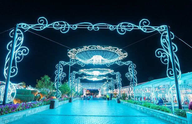 Soho Square & Naama Bay: Sharm's Vibrant Day-to-Night Hotspots