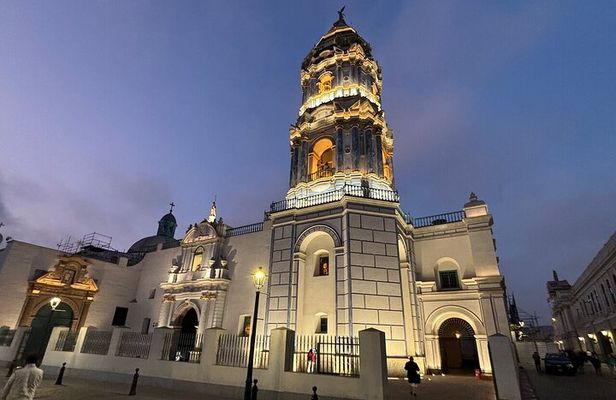 Lima by night including Catacombs & Water Show Tour