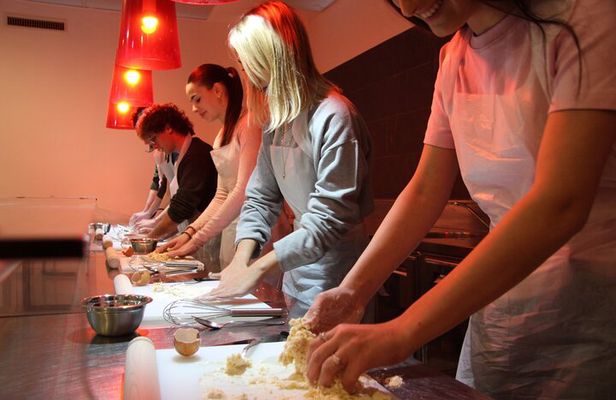 Rome: Lasagna, Fettuccine Pasta and Tiramisu Cooking Class