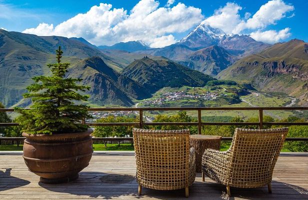 Tbilisi: 2-Day Tour to Gudauri and Kazbegi