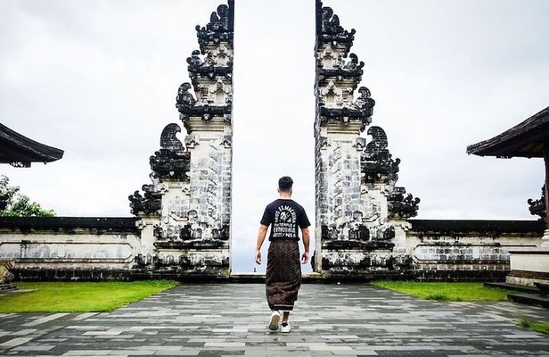 East Bali's Icons Tour Lahangan sweet Sunrise And Gate of Heaven 