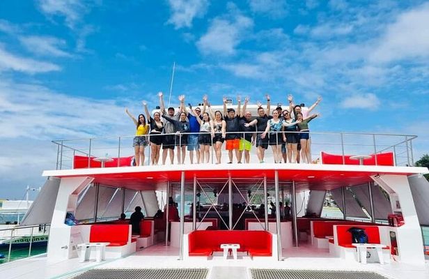 4 hours Red Whale Party Yacht in Boracay