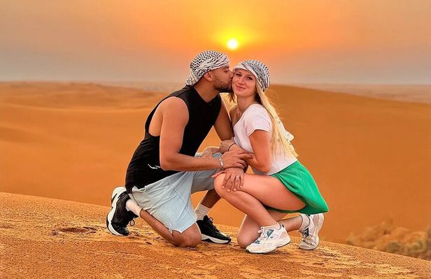 Private Red Dunes Evening Safari + BBQ Dinner + 5 Live Shows