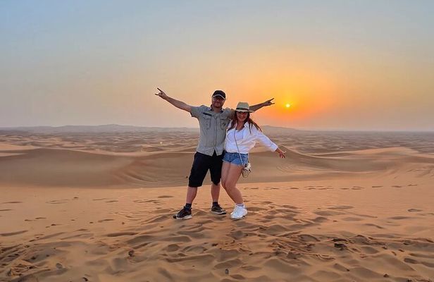 Private Dubai Red Dunes Safari with BBQ Dinner & Live Shows