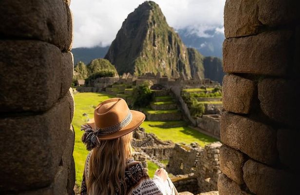 Lima Ica Sacred Valley MachuPicchu 8 Days Plus Hotel 3 stars