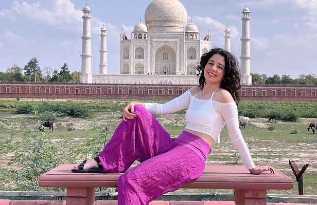 All Inclusive Sunrise Taj Mahal Private Tour from Delhi by Car