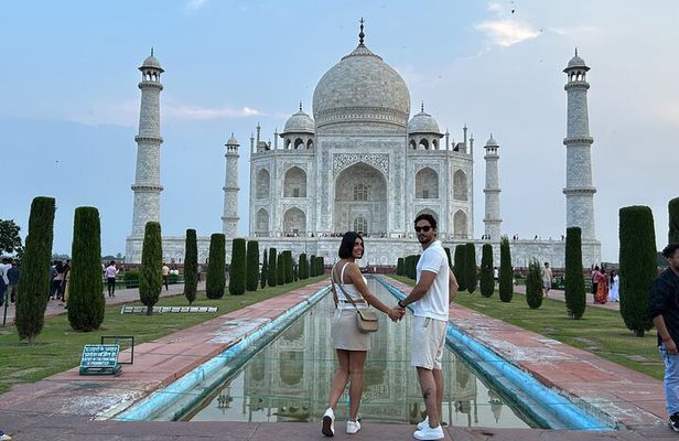 Sunrise Taj Mahal, Agra Fort & Baby Taj Tour by Car From Delhi