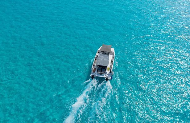 Private Atomic Catamaran Tour to Isla Mujeres 