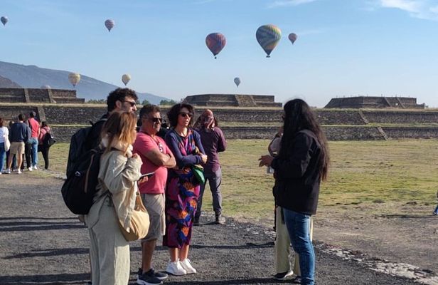 Private Teotihuacan Pyramids with Archaeologist