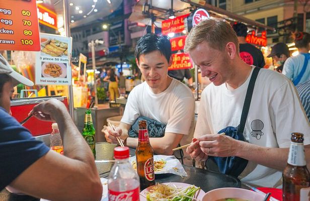 Bangkok Night Michelin Foodie Tour in Chinatown with 15+ tastings