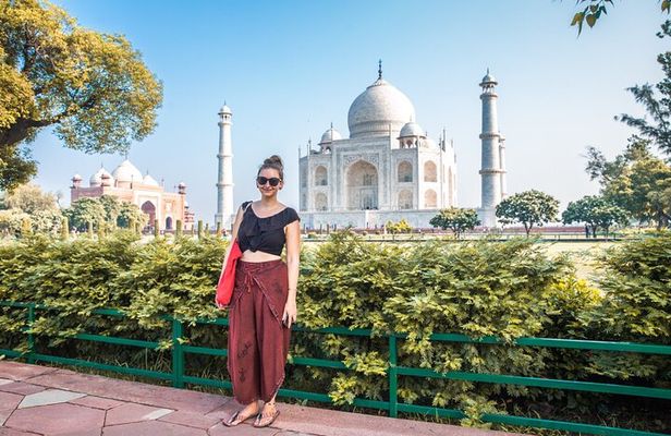 All-Inclusive Taj Mahal & Agra Fort Day Trip from Jaipur