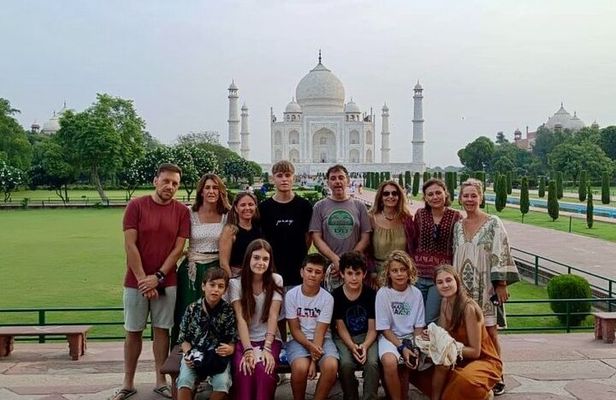 Taj Mahal Luxury Tour From Delhi by First Class Train Tickets