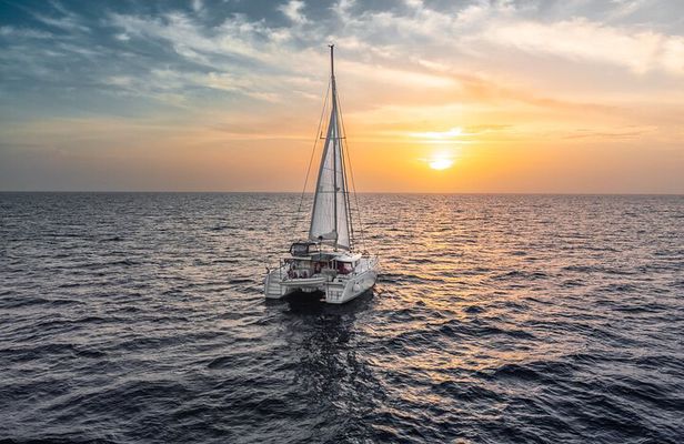 Heraklion: Sunset Dia Catamaran Cruise by Top-100 Greek Chef
