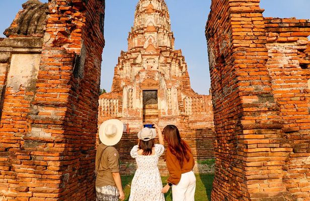 Ayutthaya Summer Palace and Temples Day Tour from Bangkok