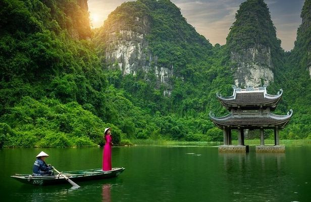 Ninh Binh - Trang An - Hoa Lu Full Day Trip Buffet Lunch