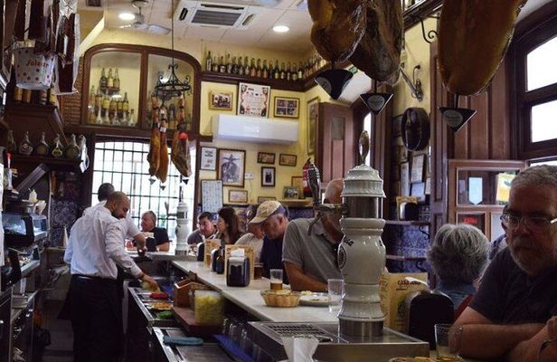 Gastronomic tour in Seville: tapas, journey and traditions