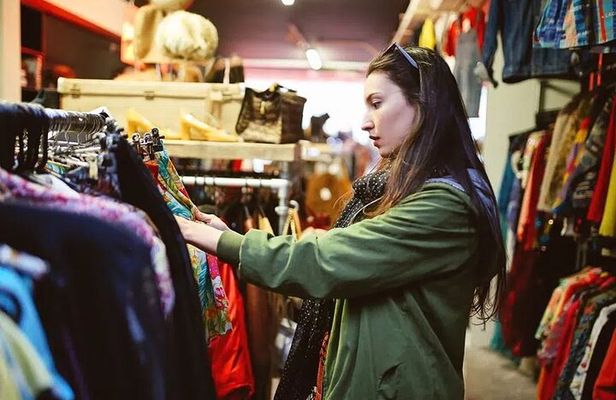 Tokyo : Vintage, Music & Food Tour in Shimokitazawa with a Local