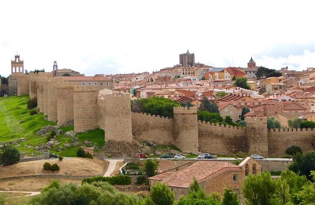 Segovia & Avila Small Group Tour with Hotel Pick up from Madrid